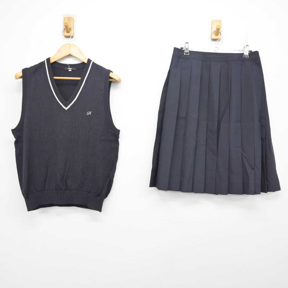 中古】埼玉県 鴻巣高等学校 女子制服 2点 (ニットベスト 中古】埼玉県 鴻巣高等学校 女子制服 2点 (ニットベスト