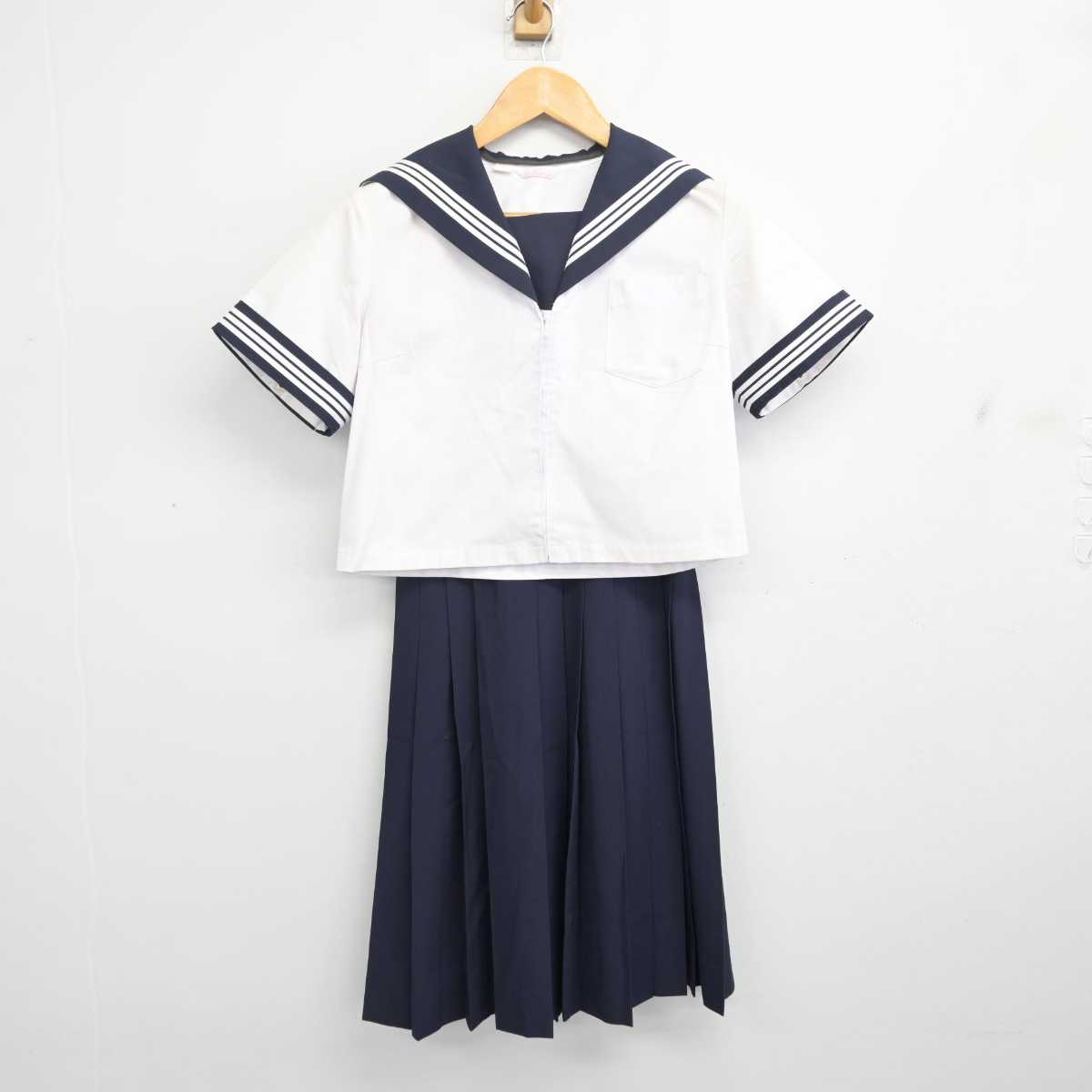 【中古】 学校名不明 女子制服 2点 (セーラー服・スカート) sf079867