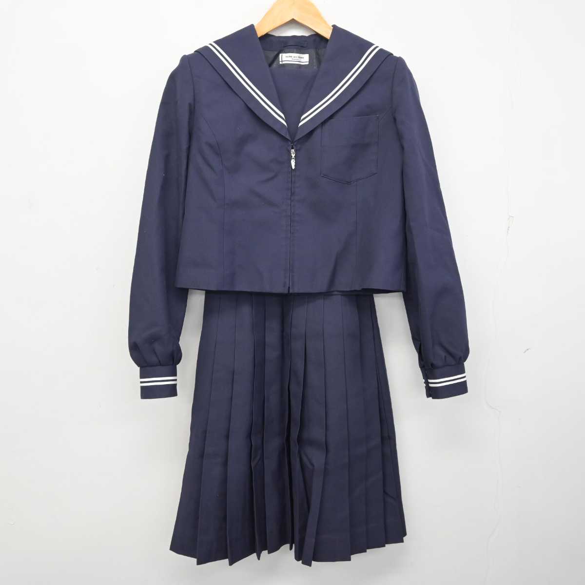 【中古】静岡県 清水第六中学校 女子制服 2点 (セーラー服・スカート) sf080383