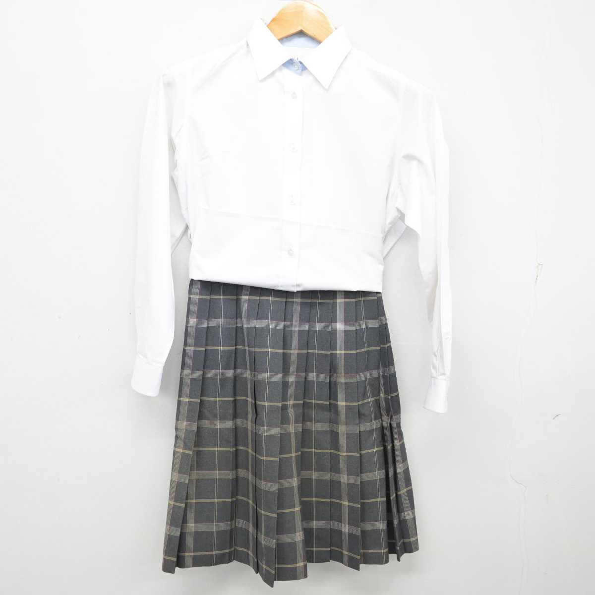 【中古】愛知県 至学館高等学校 女子制服 2点 (シャツ・スカート) sf081090