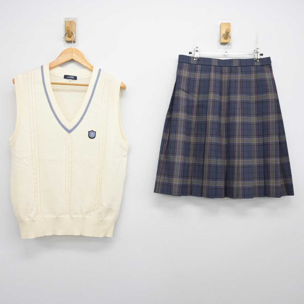 【中古】北海道 札幌北斗高等学校 女子制服 2点 (ニットベスト・スカート) sf081096