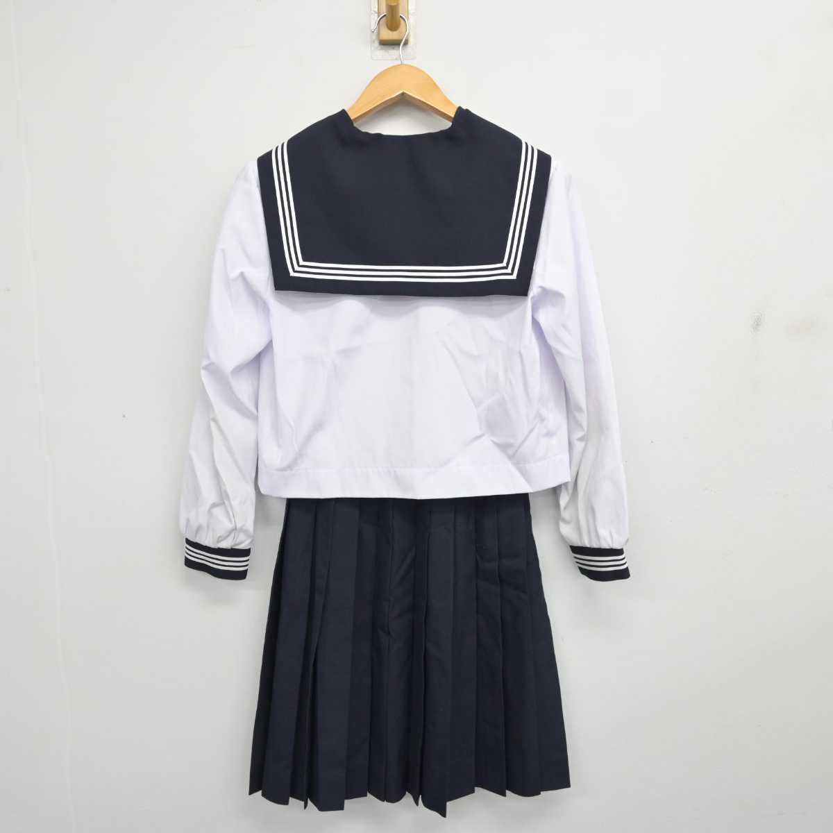 【中古】青森県 弘前市立第三中学校 女子制服 2点 (セーラー服・スカート) sf081383