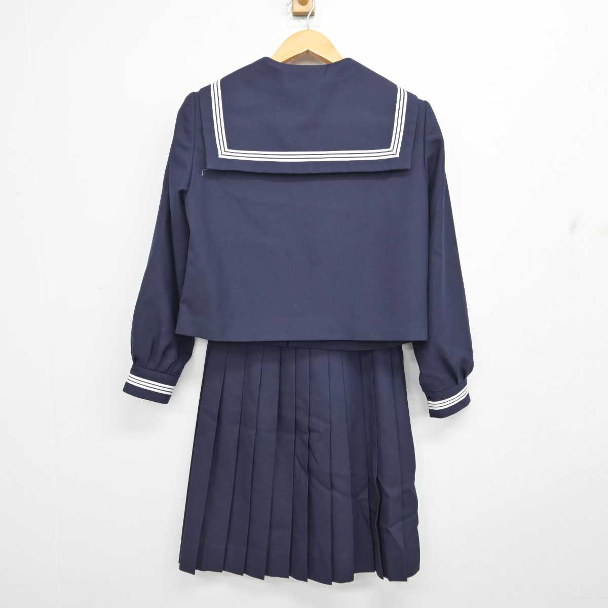 【中古】青森県 弘前市立第三中学校 女子制服 3点 (セーラー服・スカート) sf081384