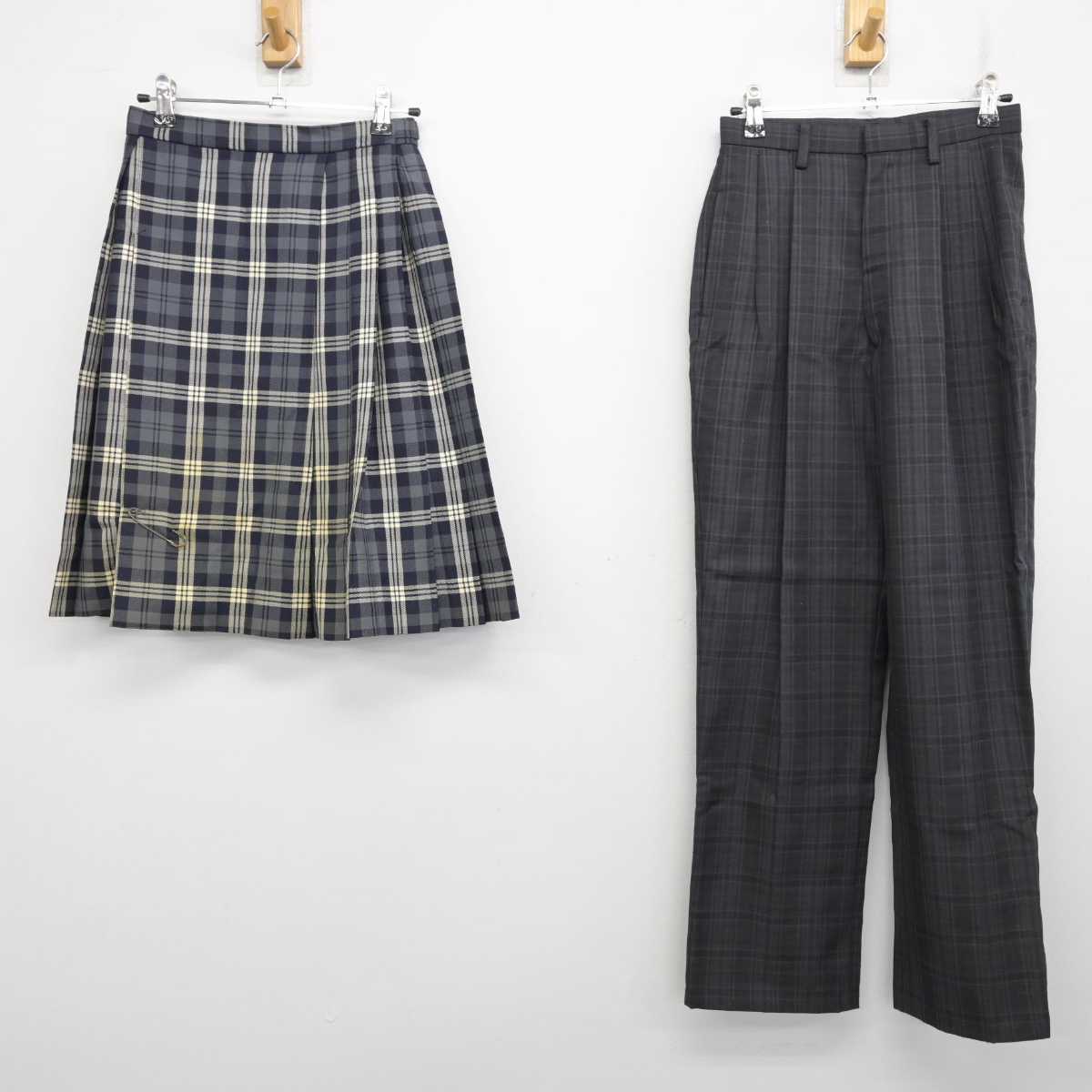 【中古】東京都 大山高等学校/旧制服 女子制服 3点 (ブレザー・スカート・ズボン) sf082200