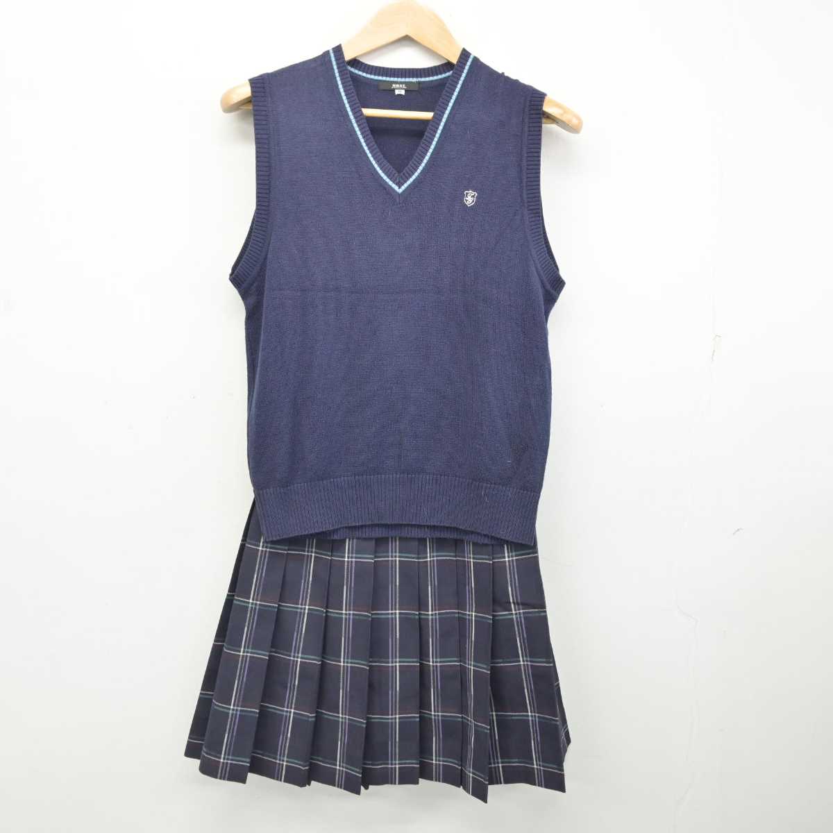 【中古】神奈川県 高木学園女子高等学校 女子制服 2点 (ニットベスト・スカート) sf082286