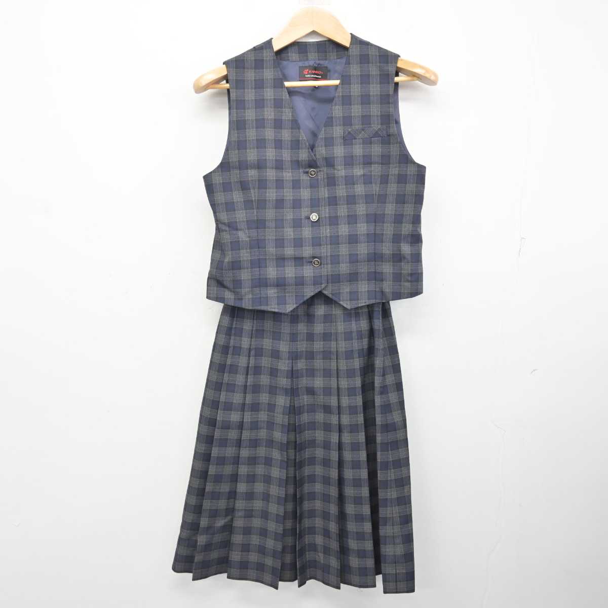 【中古】群馬県 桐生工業高等学校 女子制服 4点 (ブレザー・ベスト・スカート) sf082617