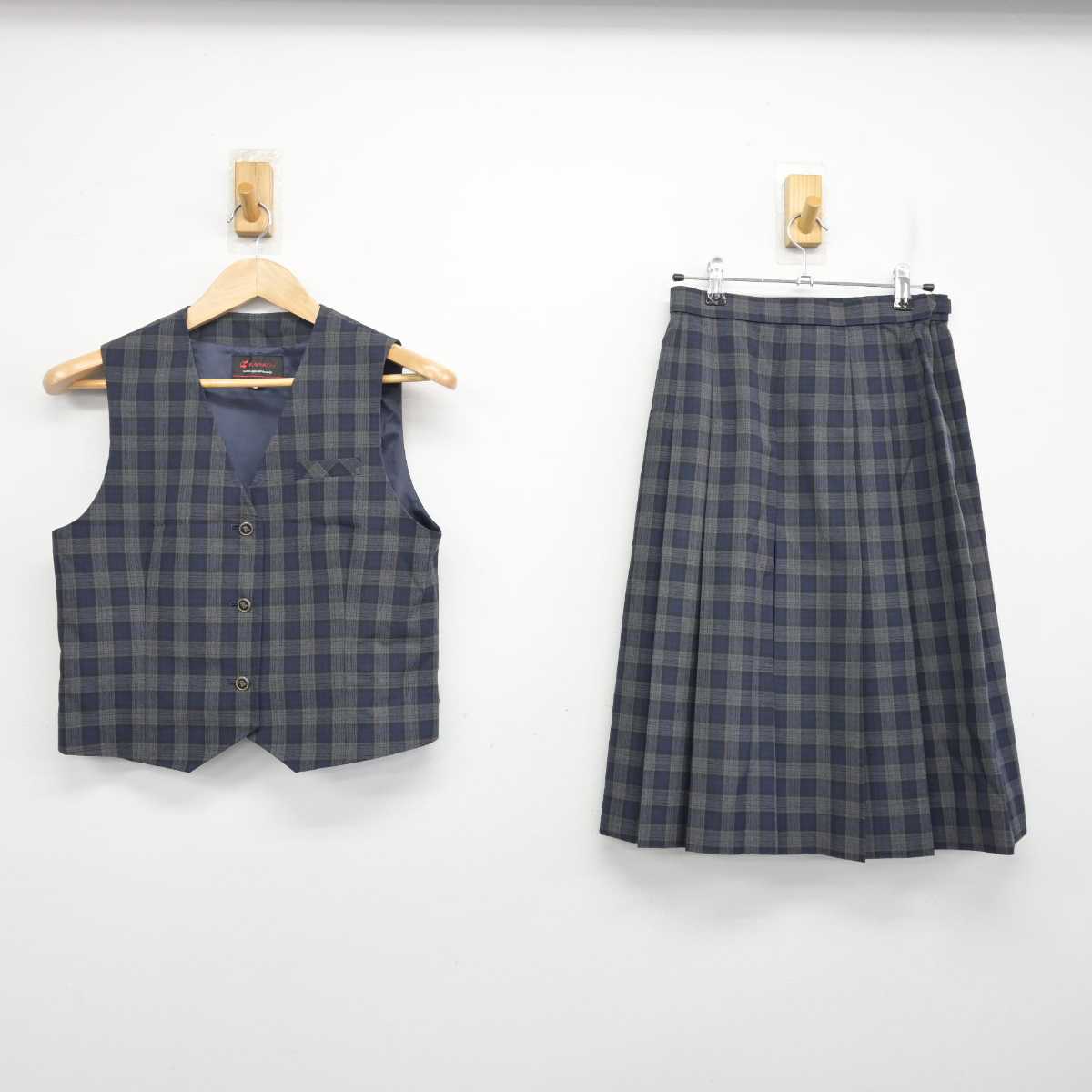 【中古】群馬県 桐生工業高等学校 女子制服 2点 (ベスト・スカート) sf082618