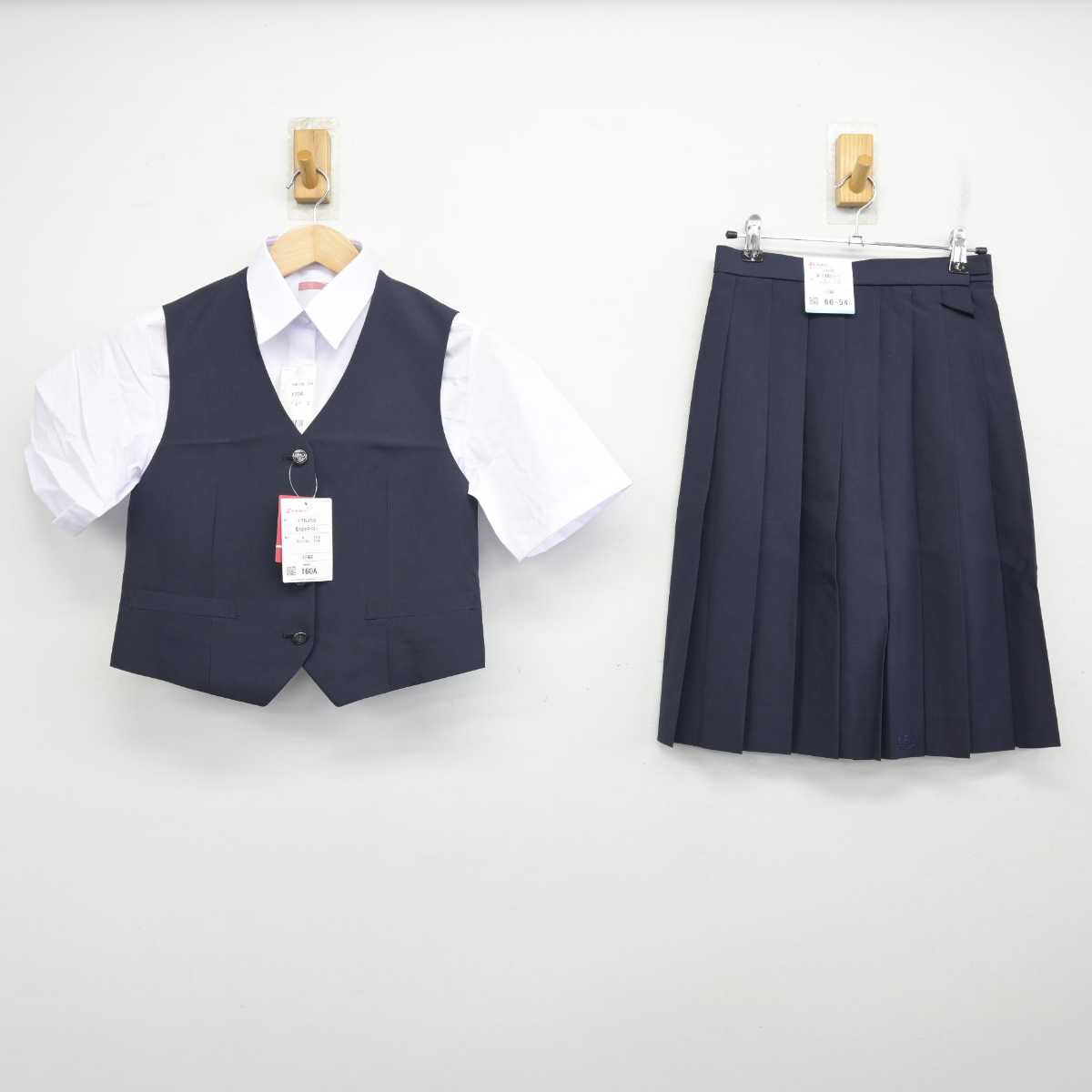 【中古】埼玉県 小川高等学校 女子制服 4点 (ベスト・シャツ・スカート) sf082655