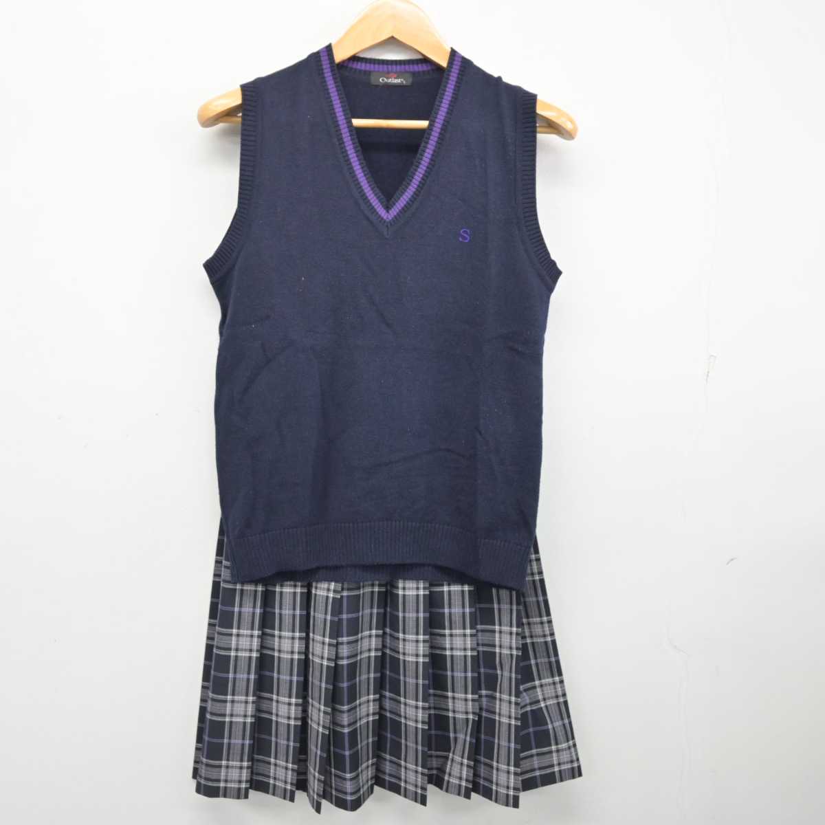 【中古】滋賀県 滋賀短期大学附属高等学校 女子制服 2点 (ニットベスト・スカート) sf082800