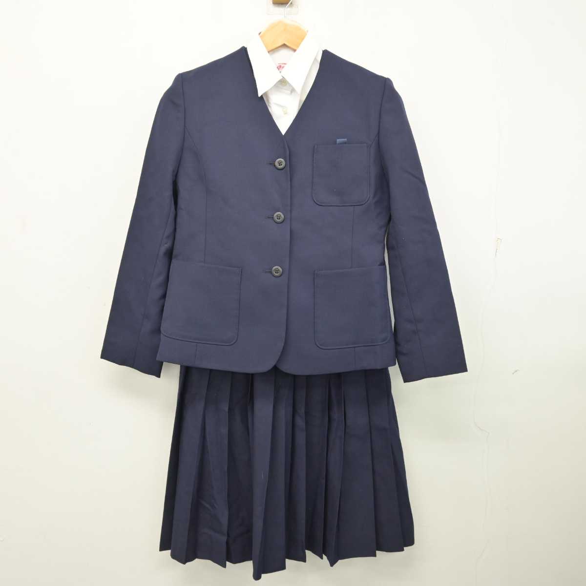 【中古】北海道 札幌市立中央中学校 女子制服 4点 (ブレザー・ベスト・シャツ・スカート) sf082823