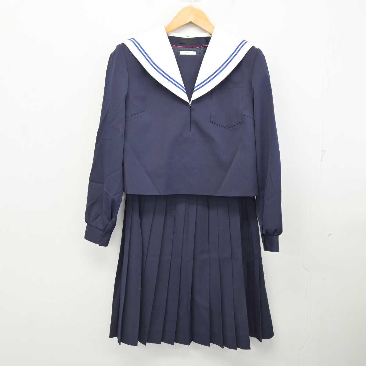 【中古】愛知県 逢妻中学校 女子制服 2点 (セーラー服・スカート) sf082869