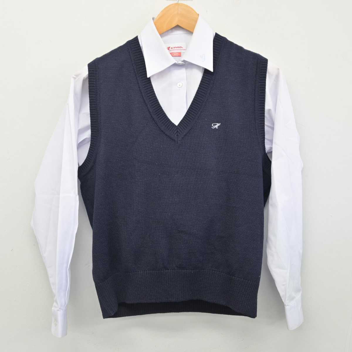 【中古】千葉県 五井中学校 女子制服 3点 (ニット・ニットベスト・シャツ) sf082976