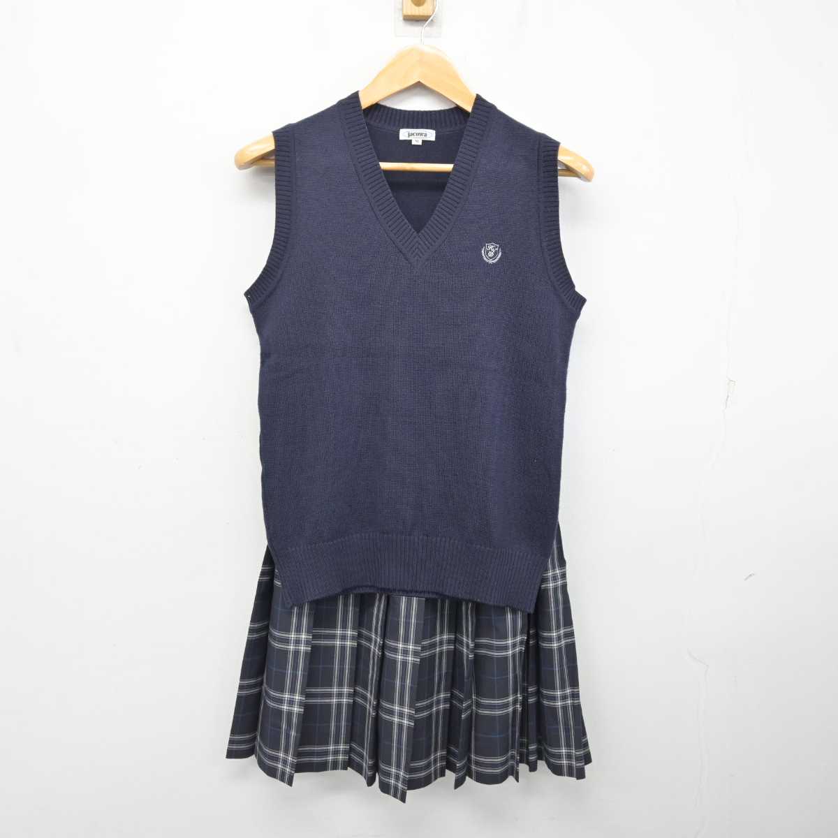 【中古】東京都  目黒日本大学中学校・高等学校 女子制服 2点 (ニットベスト・スカート) sf083027