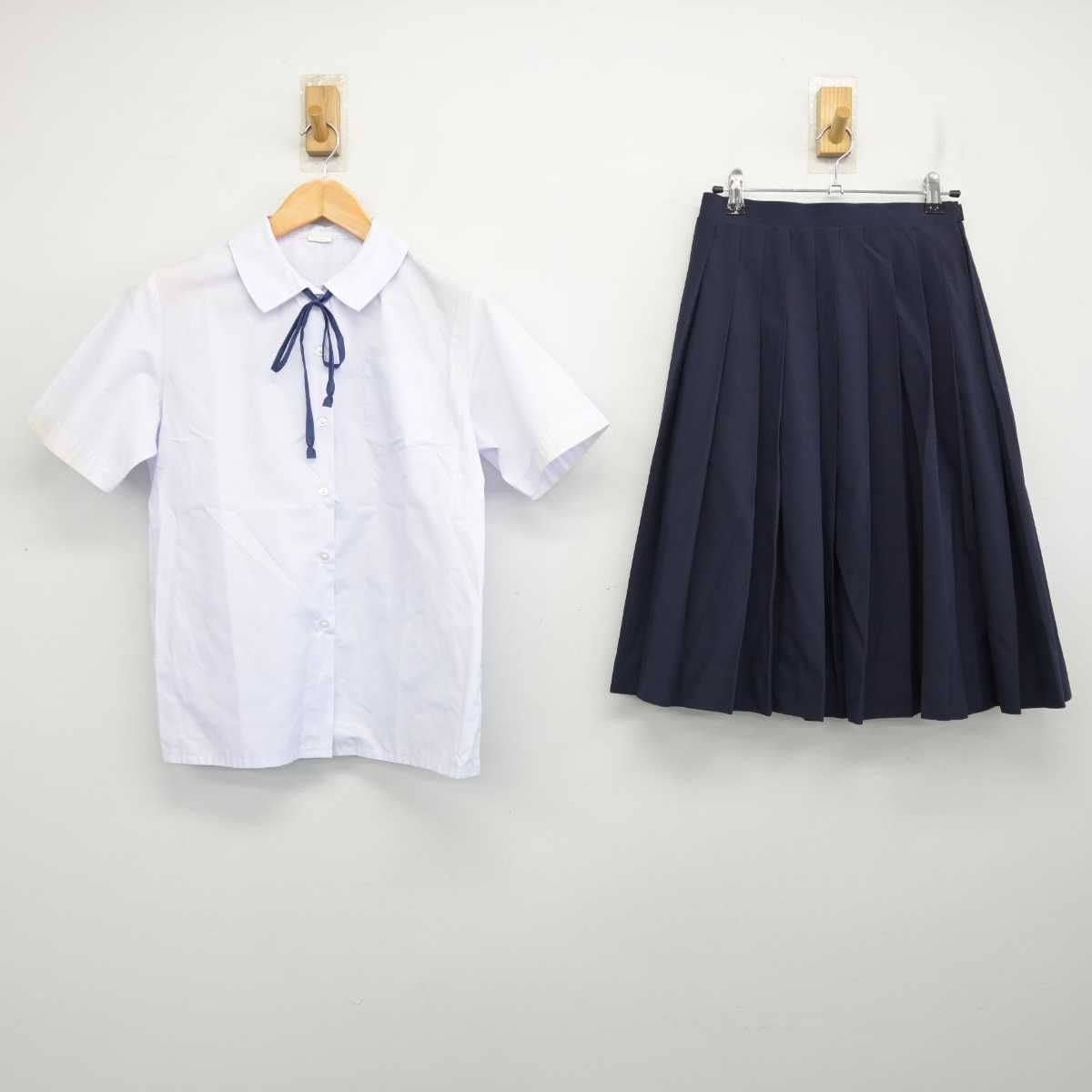 【中古】千葉県 松戸市立第一中学校 女子制服 4点 (シャツ・スカート) sf083055