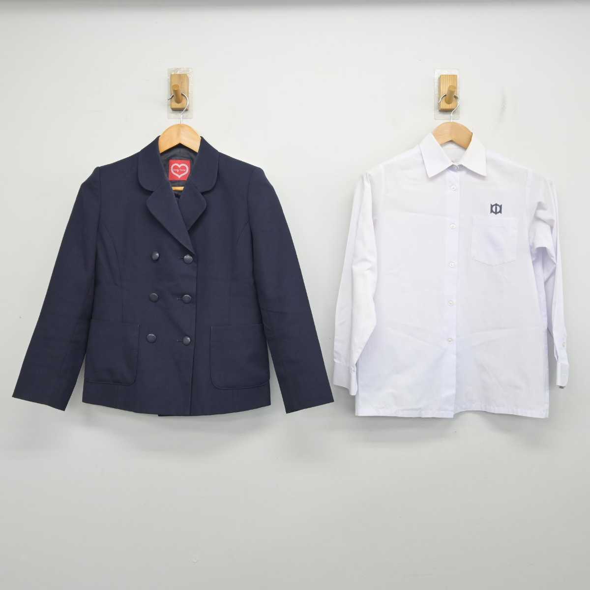 【中古】広島県 呉市立昭和中学校 女子制服 2点 (ブレザー・シャツ) sf083451