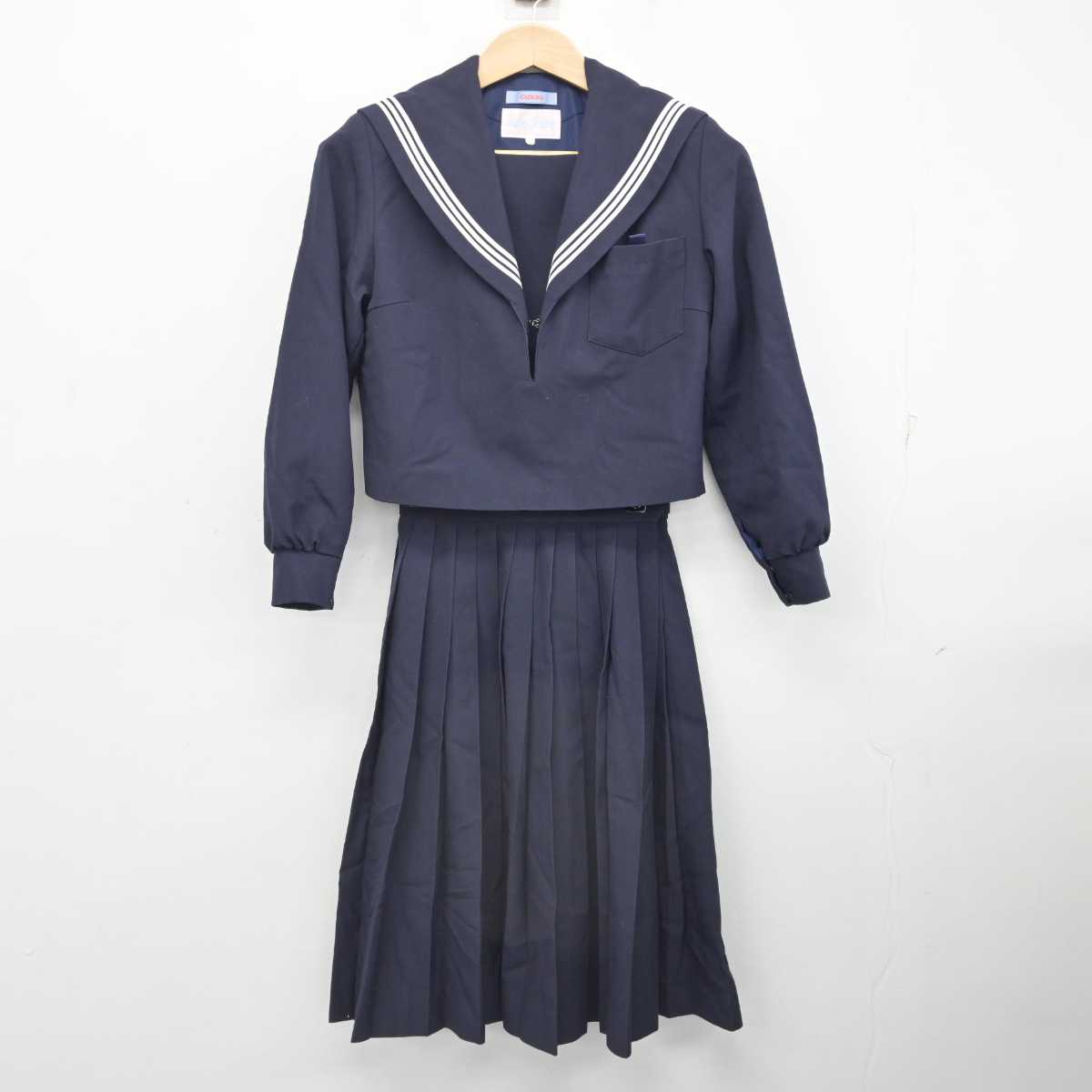 【中古】愛知県 古知野中学校 女子制服 2点 (セーラー服・スカート) sf083636