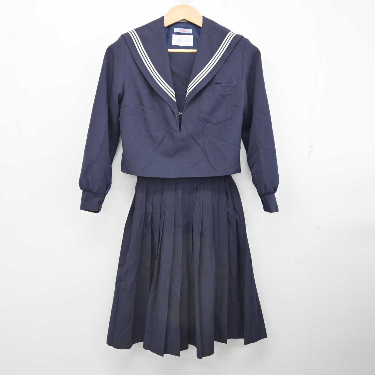 【中古】愛知県 古知野中学校 女子制服 2点 (セーラー服・スカート) sf083637