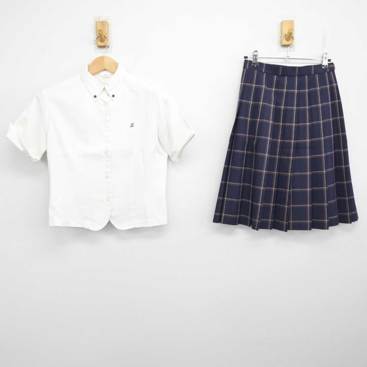 【中古】栃木県 作新学院高等学校 女子制服 2点 (シャツ・スカート) sf083845