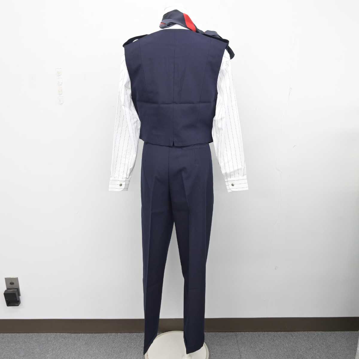 【中古】 JALスカイ/グランドスタッフ 女子制服 4点 (ベスト・シャツ・ズボン) sf085693