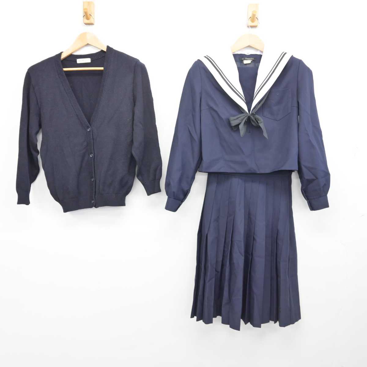 【中古】愛知県 豊田西高等学校 女子制服 4点 (セーラー服・ニット・スカート) sf085944