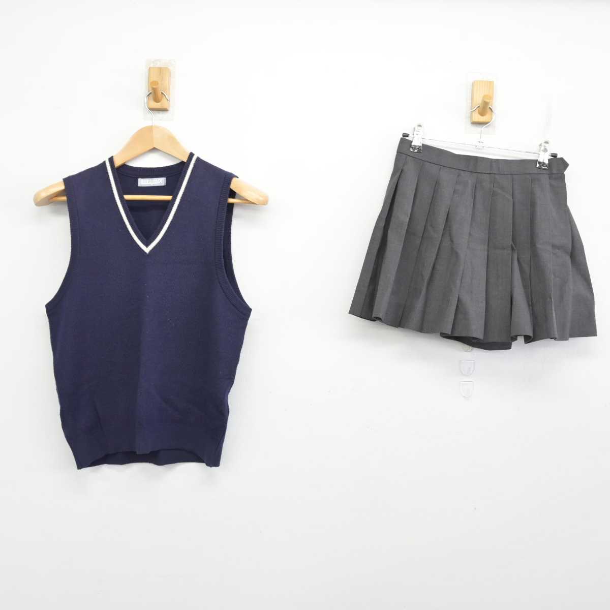 【中古】滋賀県 野洲高等学校 女子制服 2点 (ニットベスト・スカート) sf087305