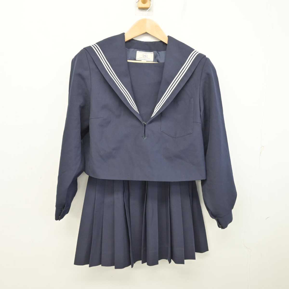 【中古】 学校名不明 女子制服 2点 (セーラー服・スカート) sf087389