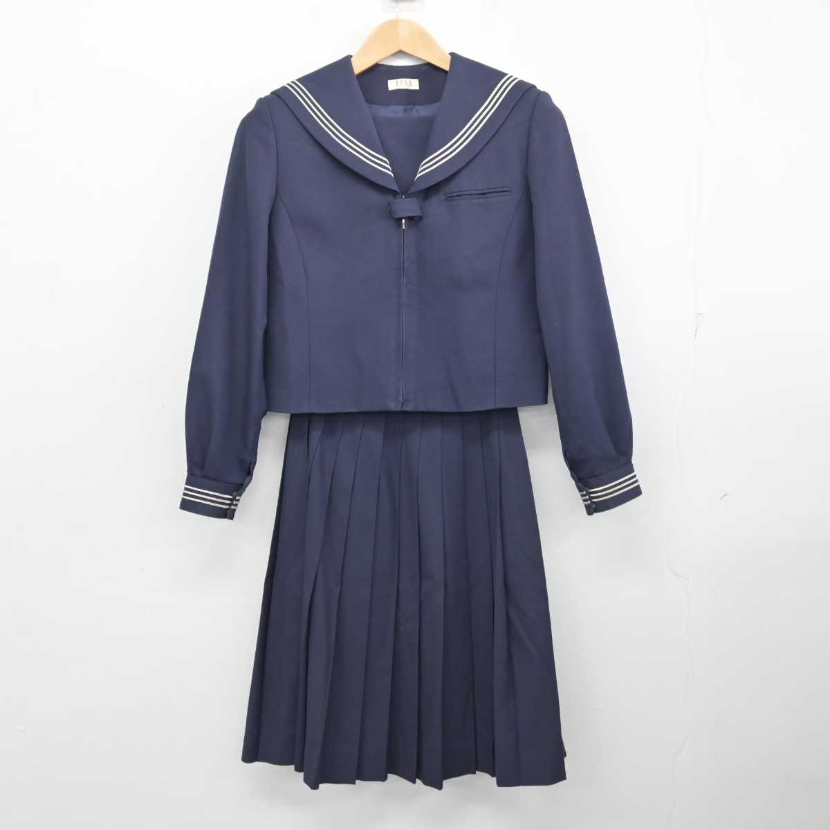 【中古】秋田県 御野場中学校 女子制服 2点 (セーラー服・スカート) sf087419