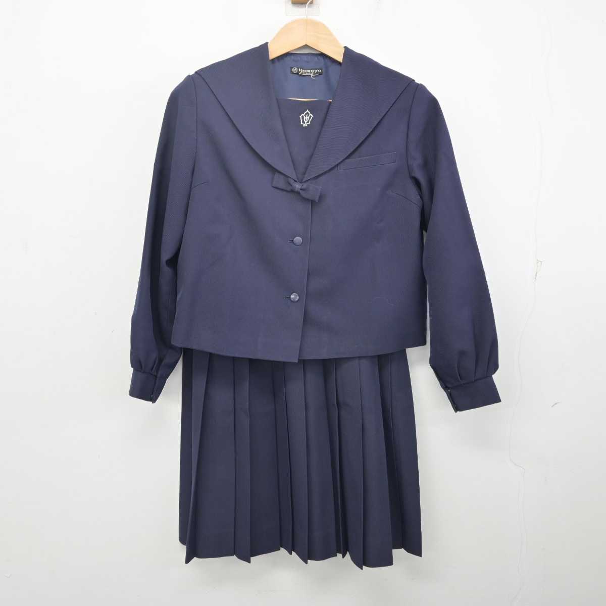 【中古】長崎県 大浦中学校 女子制服 2点 (セーラー服・スカート) sf088572