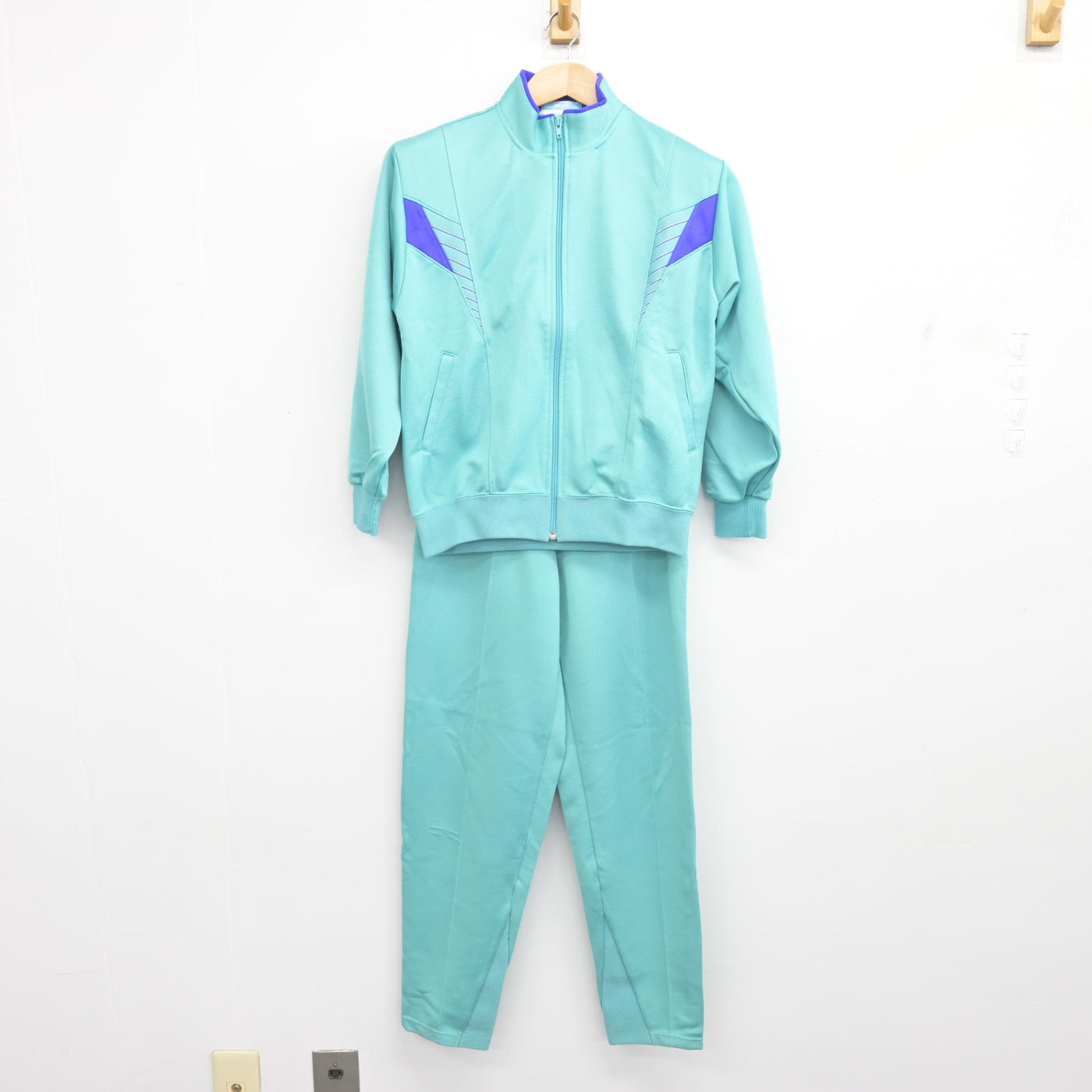 【中古】埼玉県 富士見市立西中学校/旧モデル 女子制服 2点 (ジャージ 上・ジャージ 下) sf090498