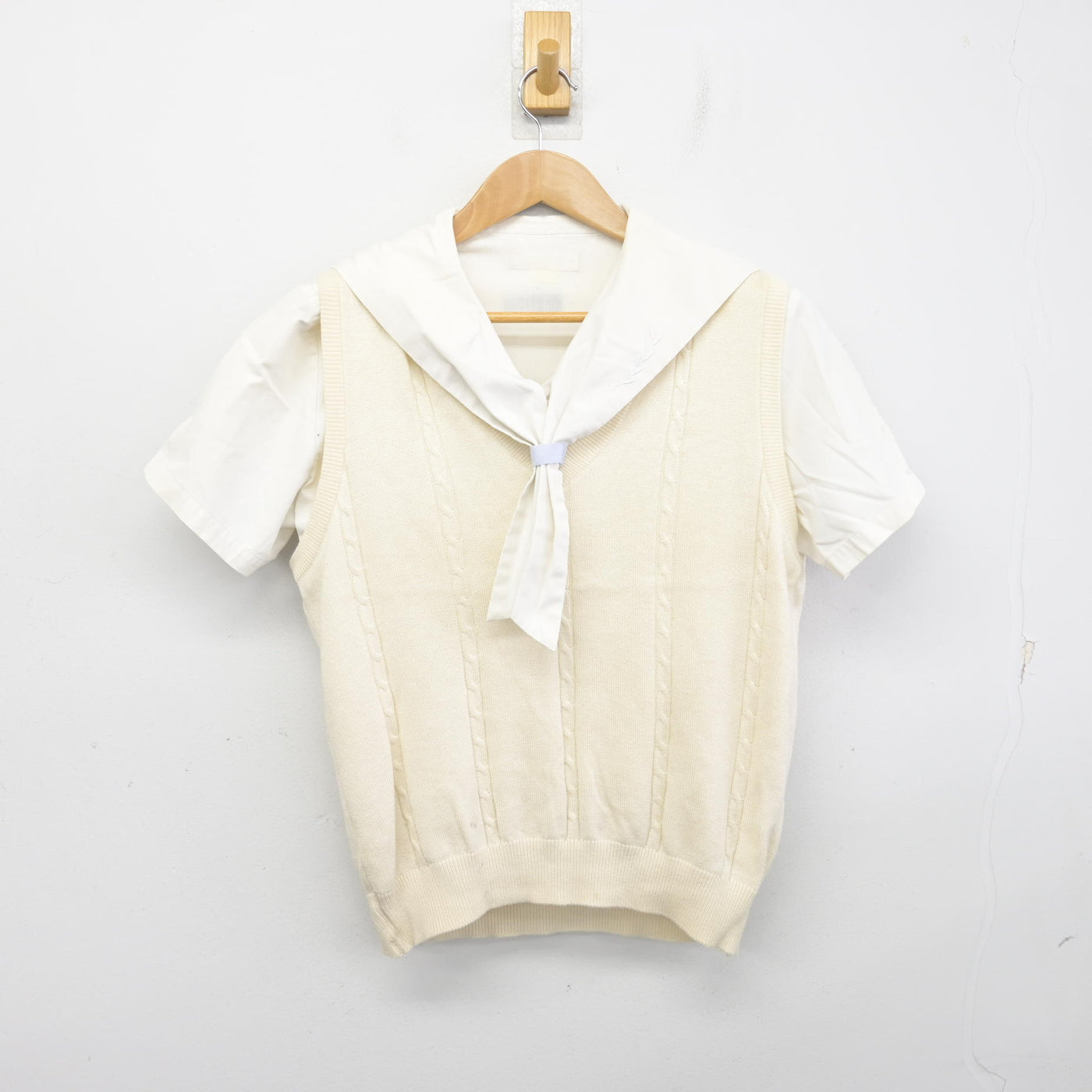 【中古】愛知県 名城大学附属高等学校 女子制服 2点 (ニットベスト・セーラー服) sf090680
