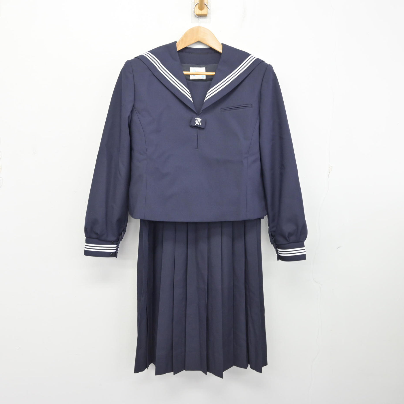 【中古】東京都 葛美中学校 女子制服 2点 (セーラー服・ジャンパースカート) sf090702