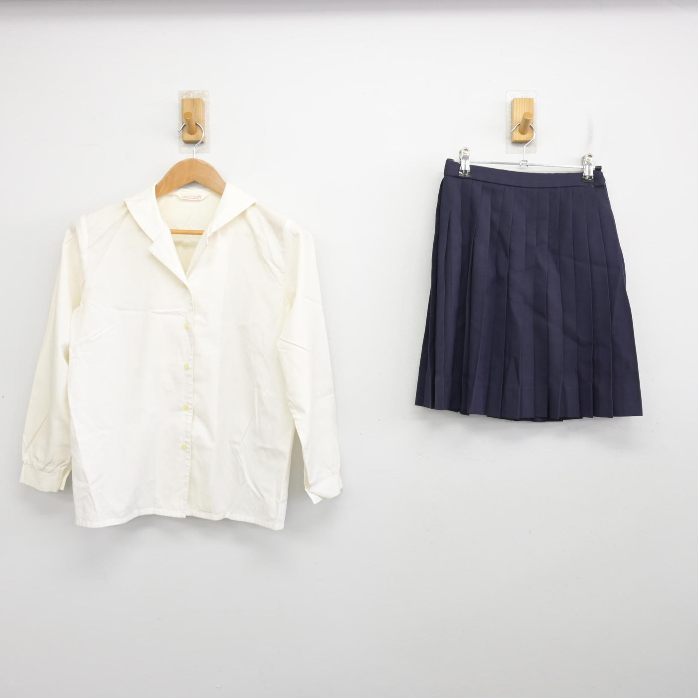 【中古】徳島県 阿波高等学校 女子制服 2点 (シャツ・スカート) sf090722