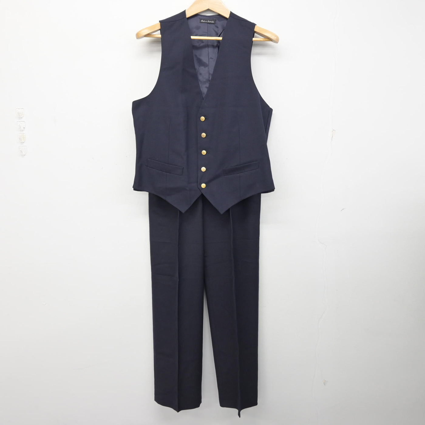 【中古】オーストラリア カンタス航空 男性客室乗務員 男子制服 4点 (ジャケット・ベスト・ズボン) sf090824