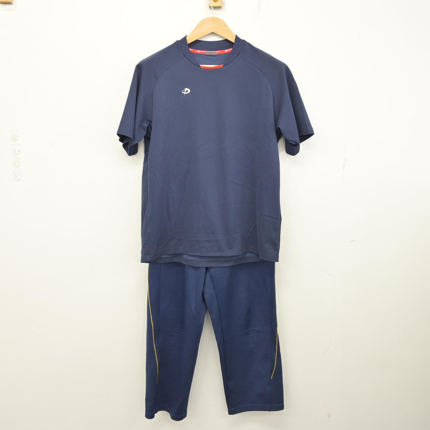 何十年も前の伏見工業のジャージです。 VNPXAM35QBKKDBO765JOBCLKI4.jpg