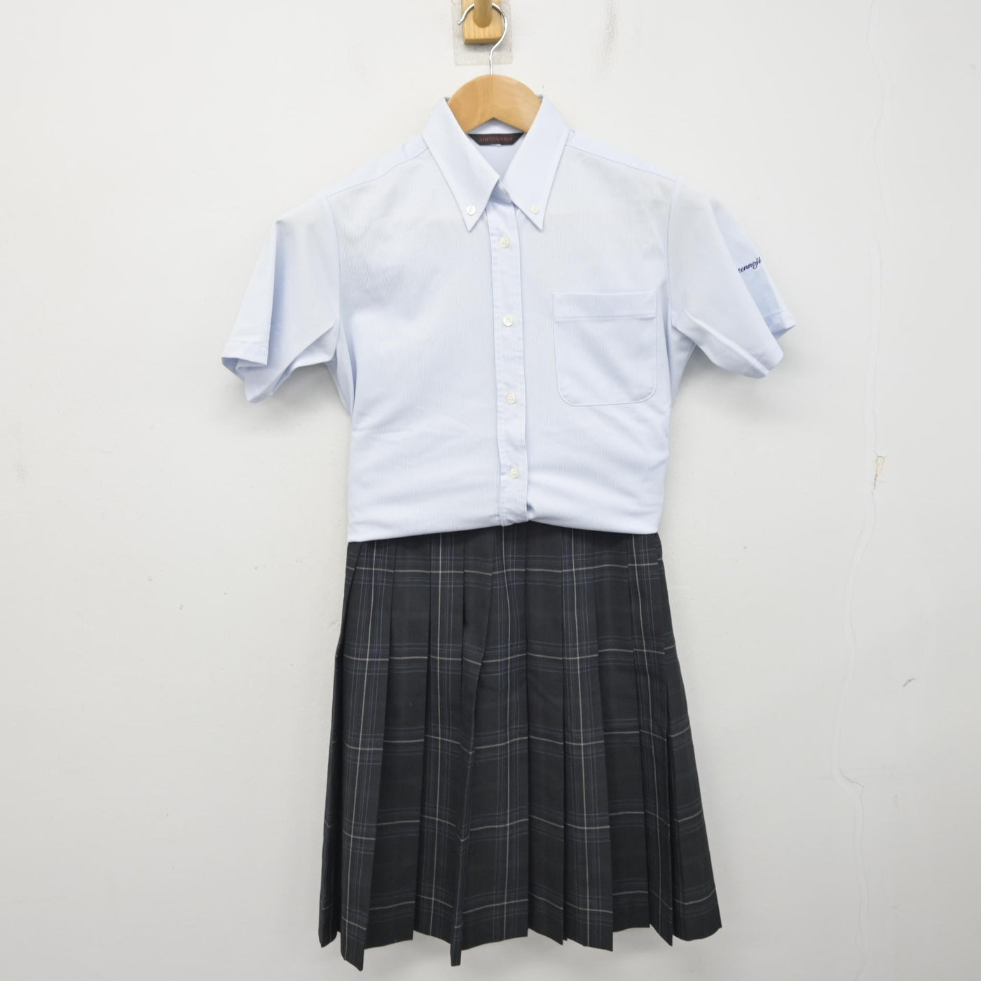 四天王寺女子高生制服画像 中古】大阪府 四天王寺東高等学校 女子制服 3点 (シャツ・スカート) sf091051 | 中古制服通販パレイド