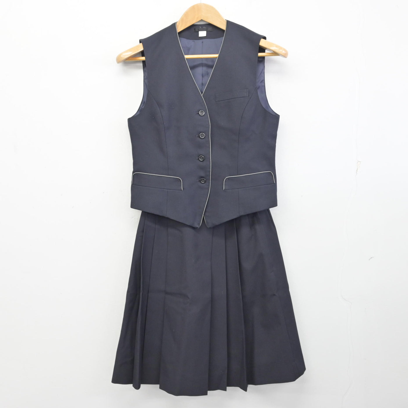 【中古】北海道 藻岩高等学校 女子制服 2点 (ベスト・スカート) sf091070