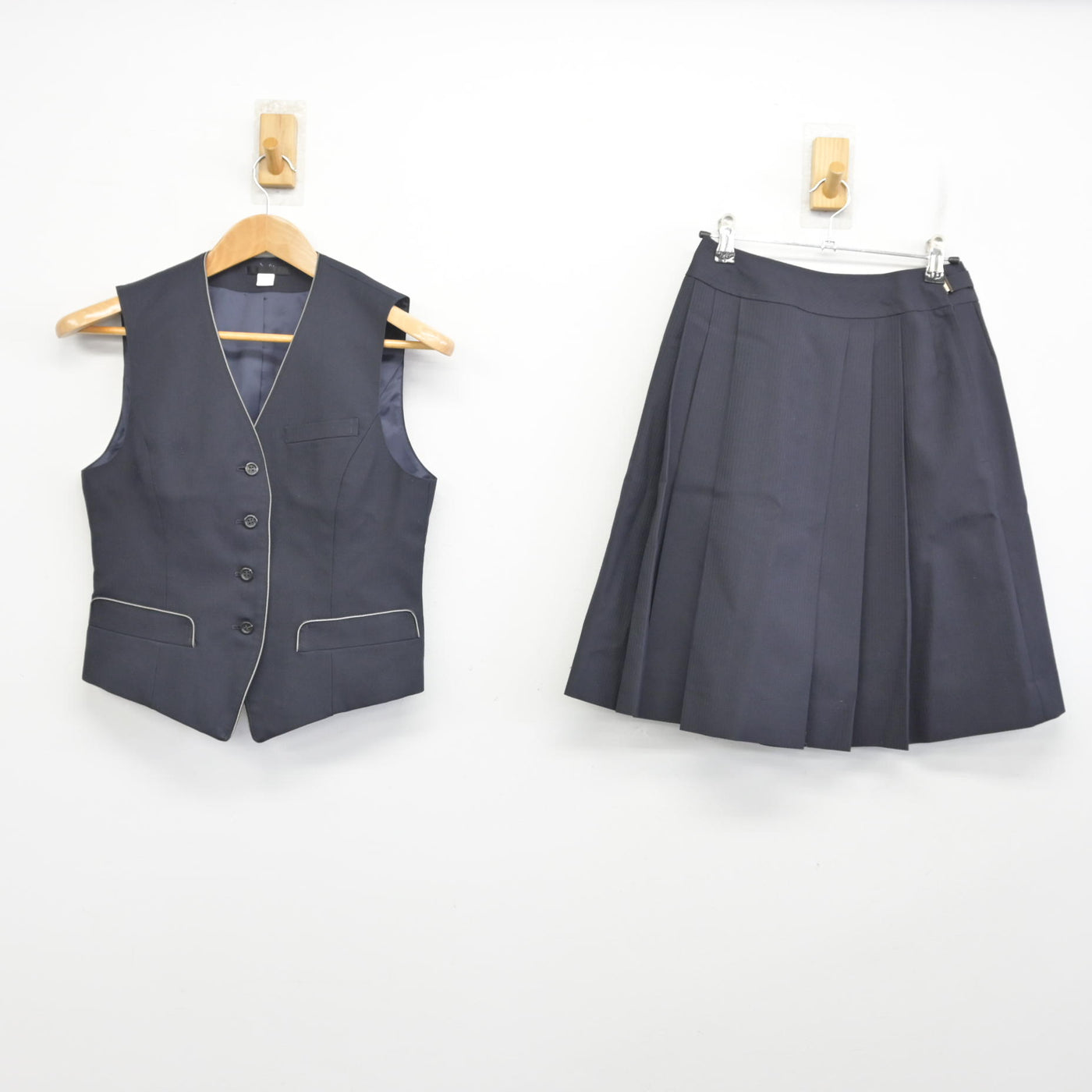 【中古】北海道 藻岩高等学校 女子制服 2点 (ベスト・スカート) sf091070