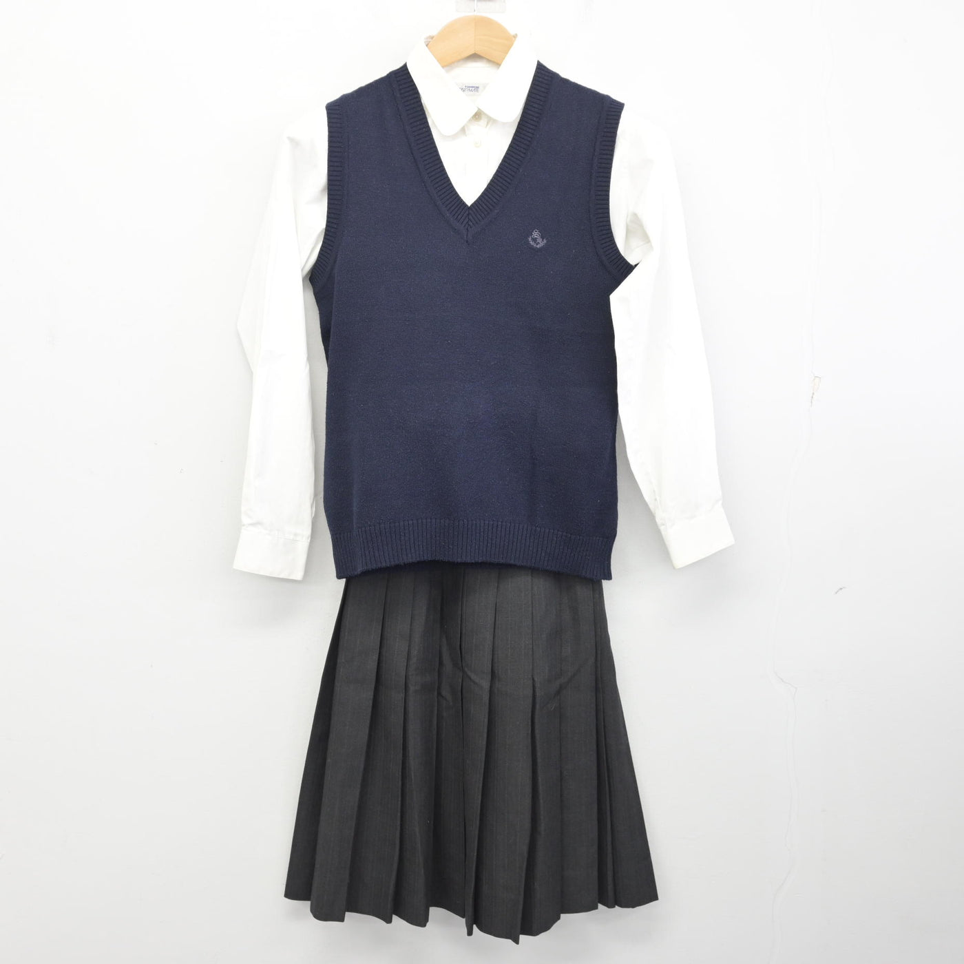 【中古】愛知県 誠信高等学校 女子制服 3点 (ニットベスト・シャツ・スカート) sf091087