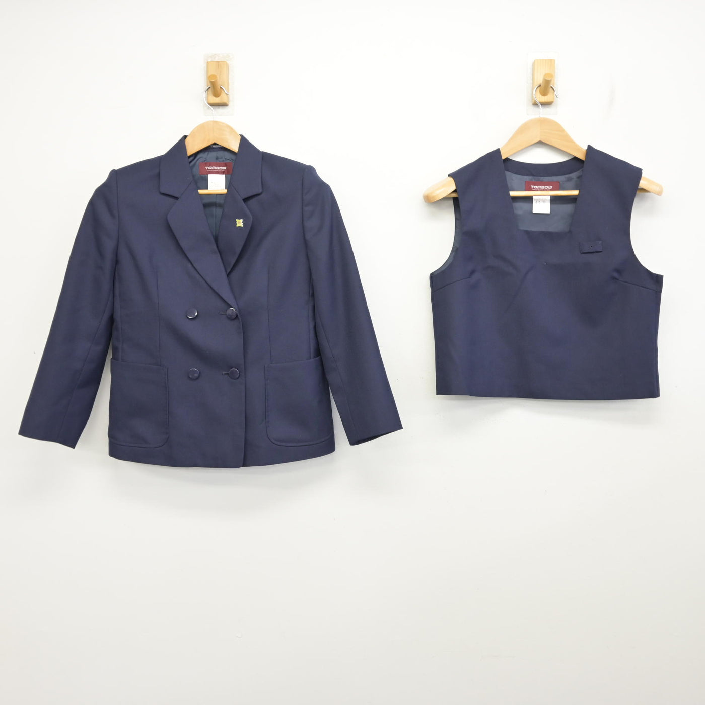 【中古】神奈川県 希望が丘中学校 女子制服 4点 (ブレザー・ベスト・スカート) sf091137