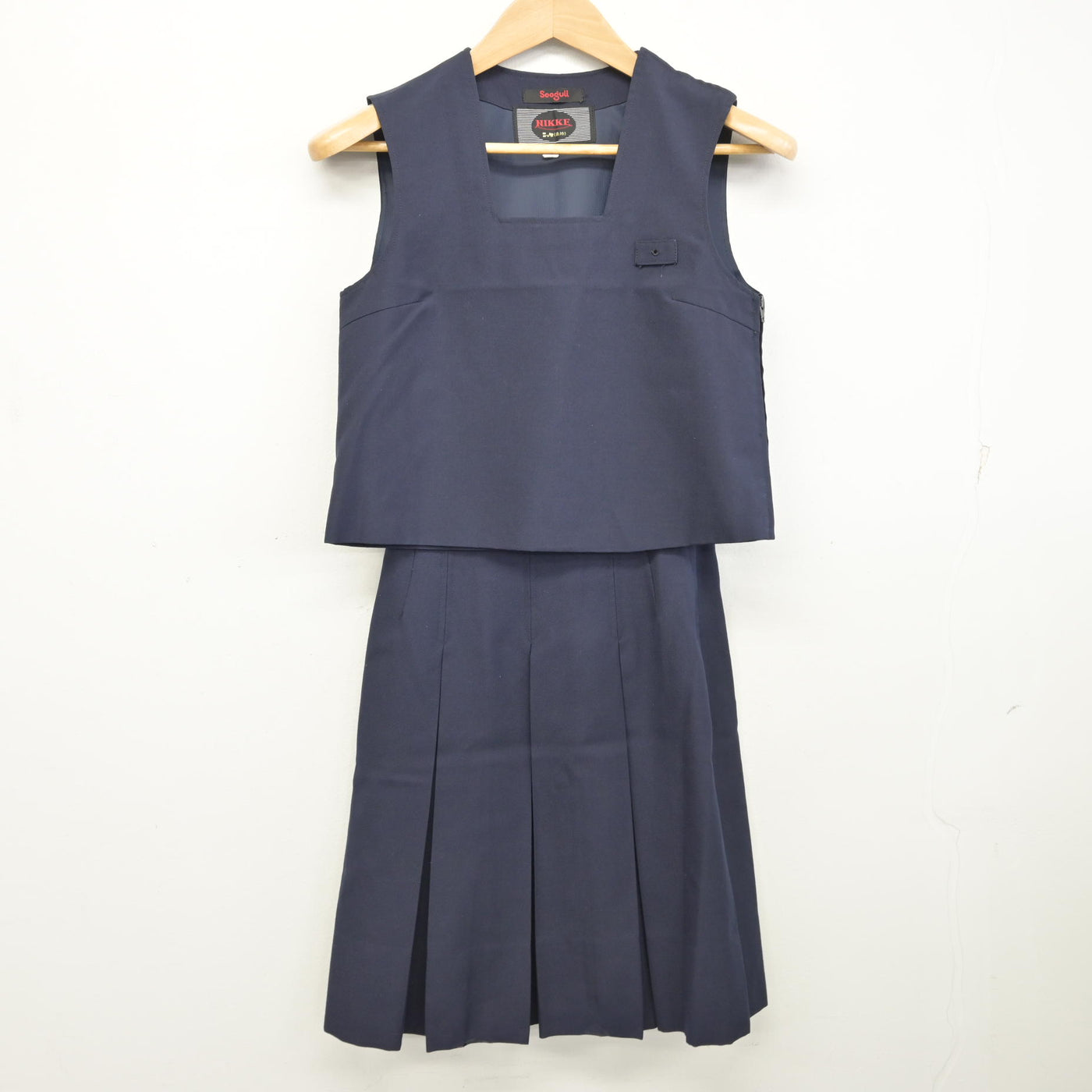 【中古】神奈川県 希望が丘中学校 女子制服 4点 (ブレザー・ベスト・スカート) sf091138