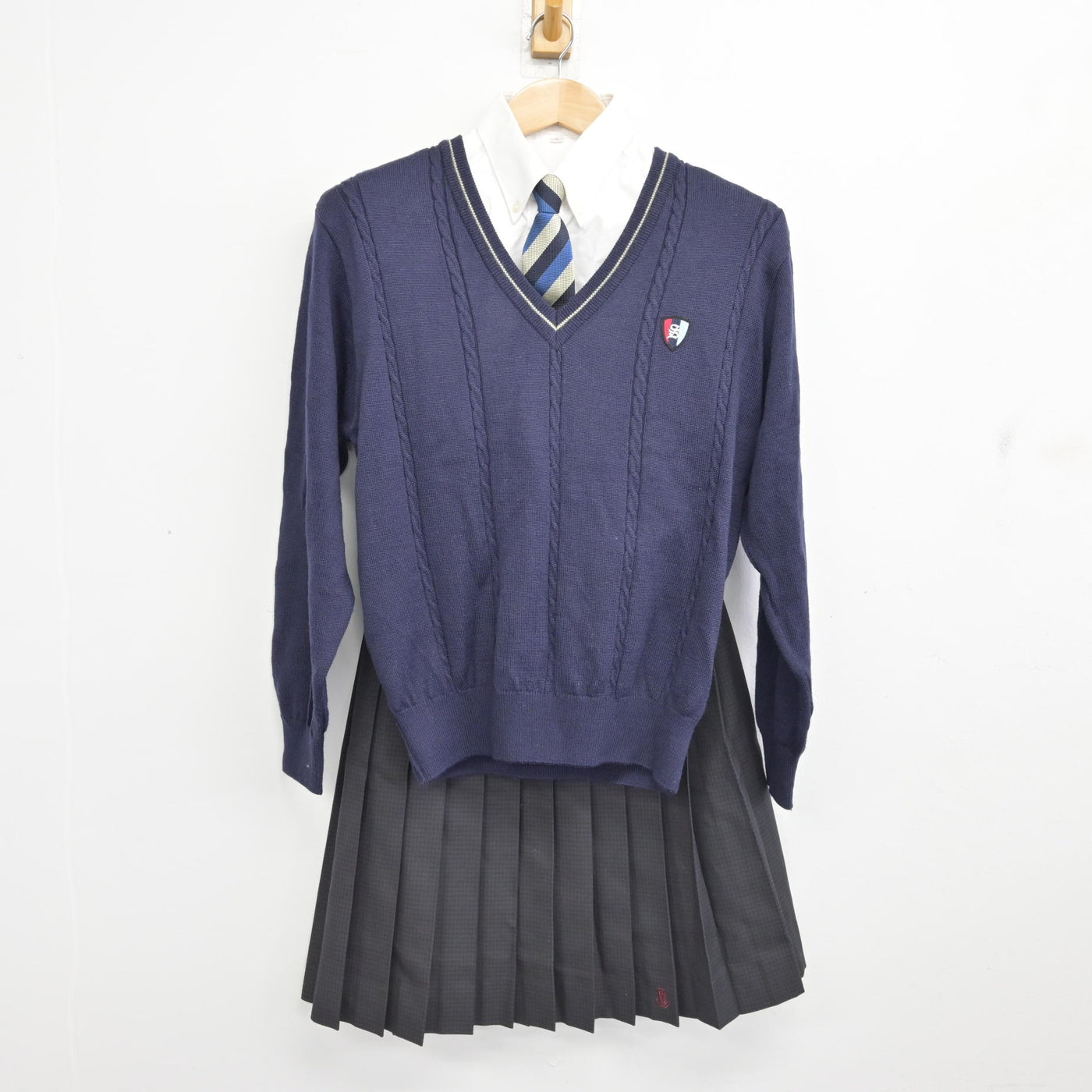 【中古】岡山県 西大寺高等学校 女子制服 5点 (ブレザー・ニット・シャツ・スカート) sf091193