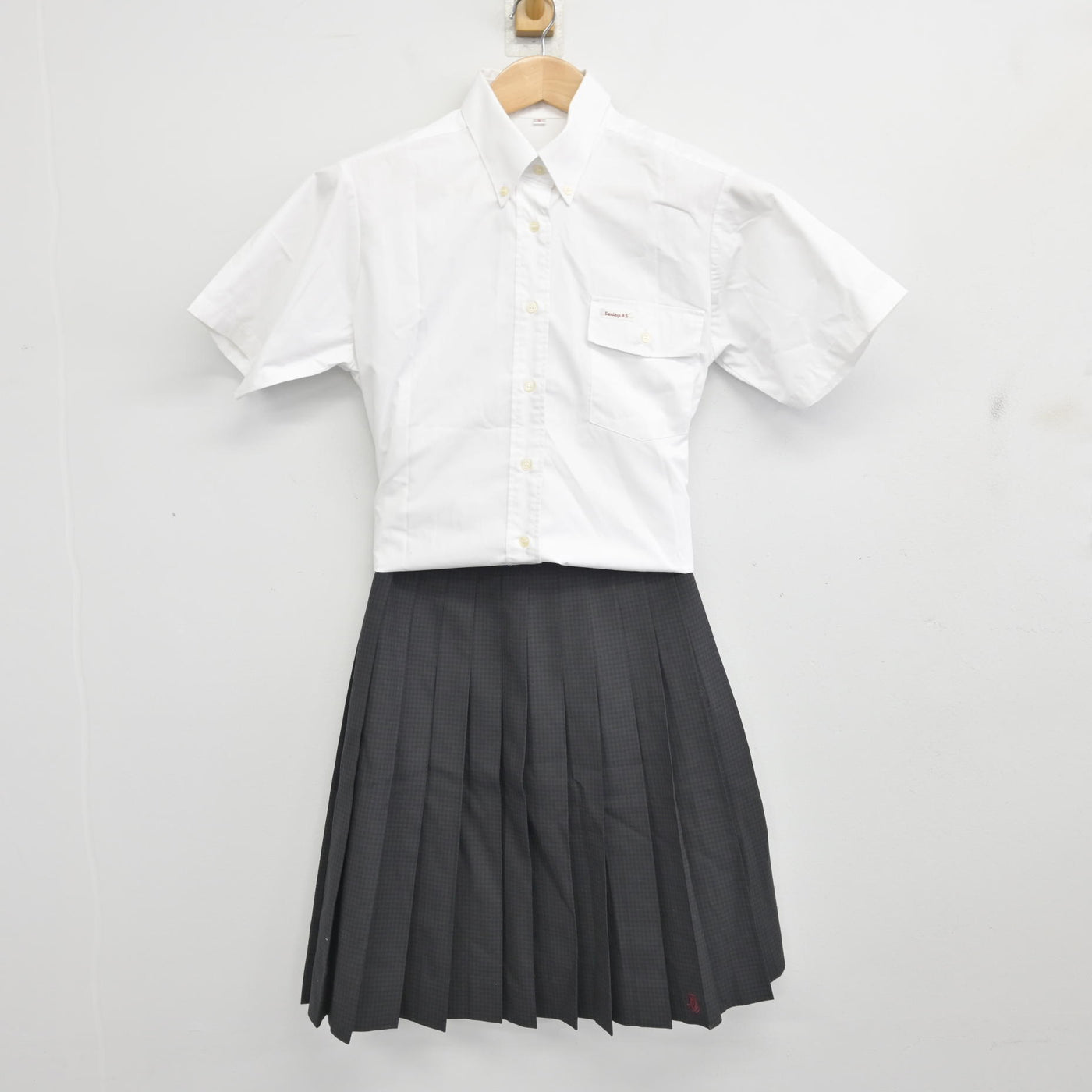 【中古】岡山県 西大寺高等学校 女子制服 3点 (ニットベスト・シャツ・スカート) sf091195