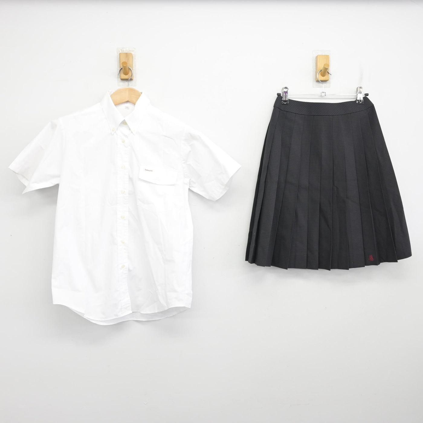 【中古】岡山県 西大寺高等学校 女子制服 3点 (ニットベスト・シャツ・スカート) sf091195