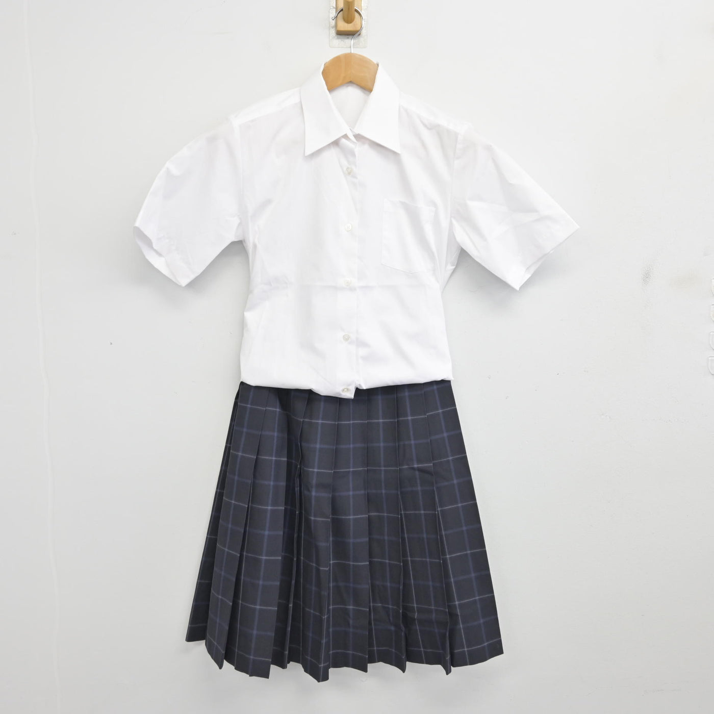 【中古】千葉県 松尾高等学校 女子制服 2点 (シャツ・スカート) sf091199