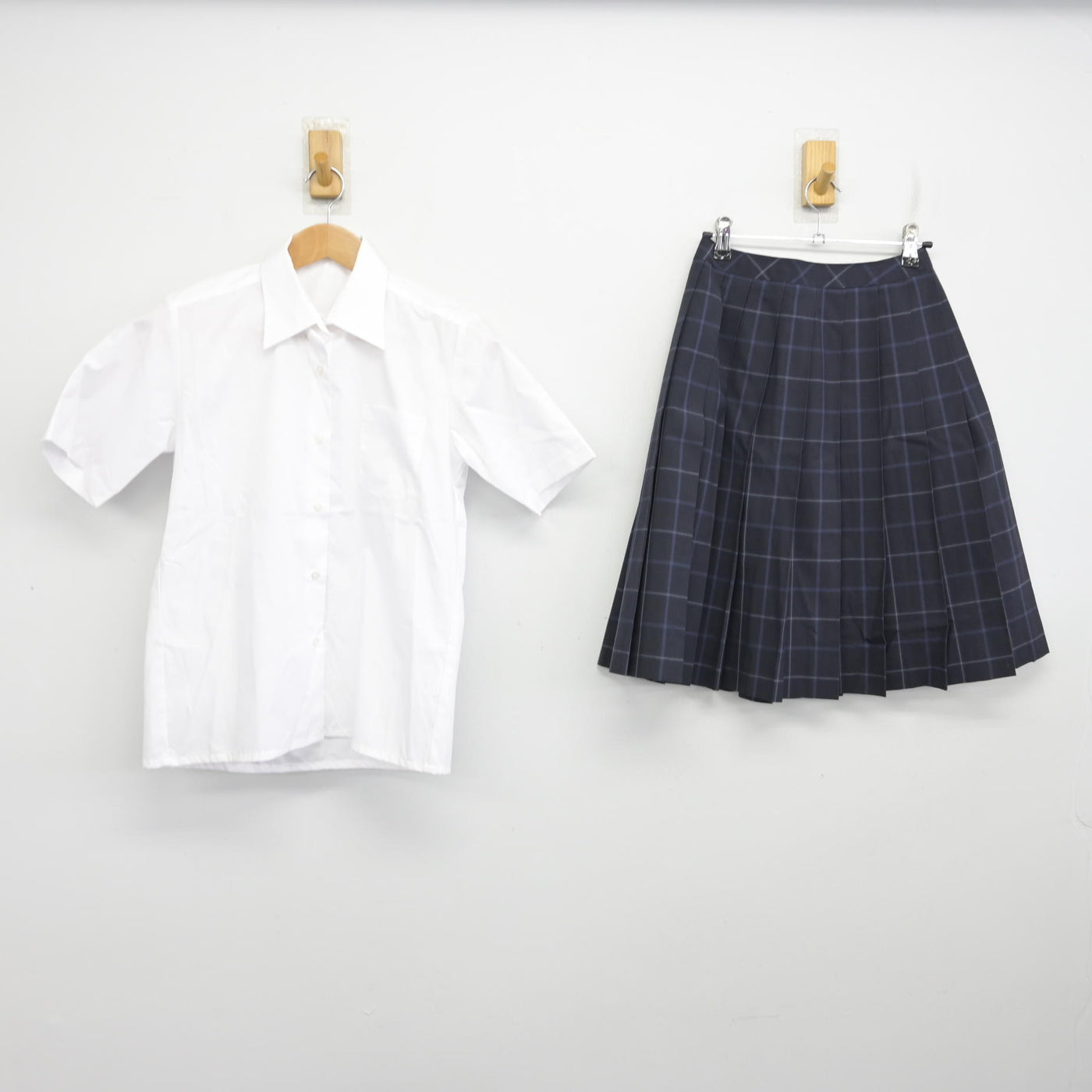 【中古】千葉県 松尾高等学校 女子制服 2点 (シャツ・スカート) sf091199