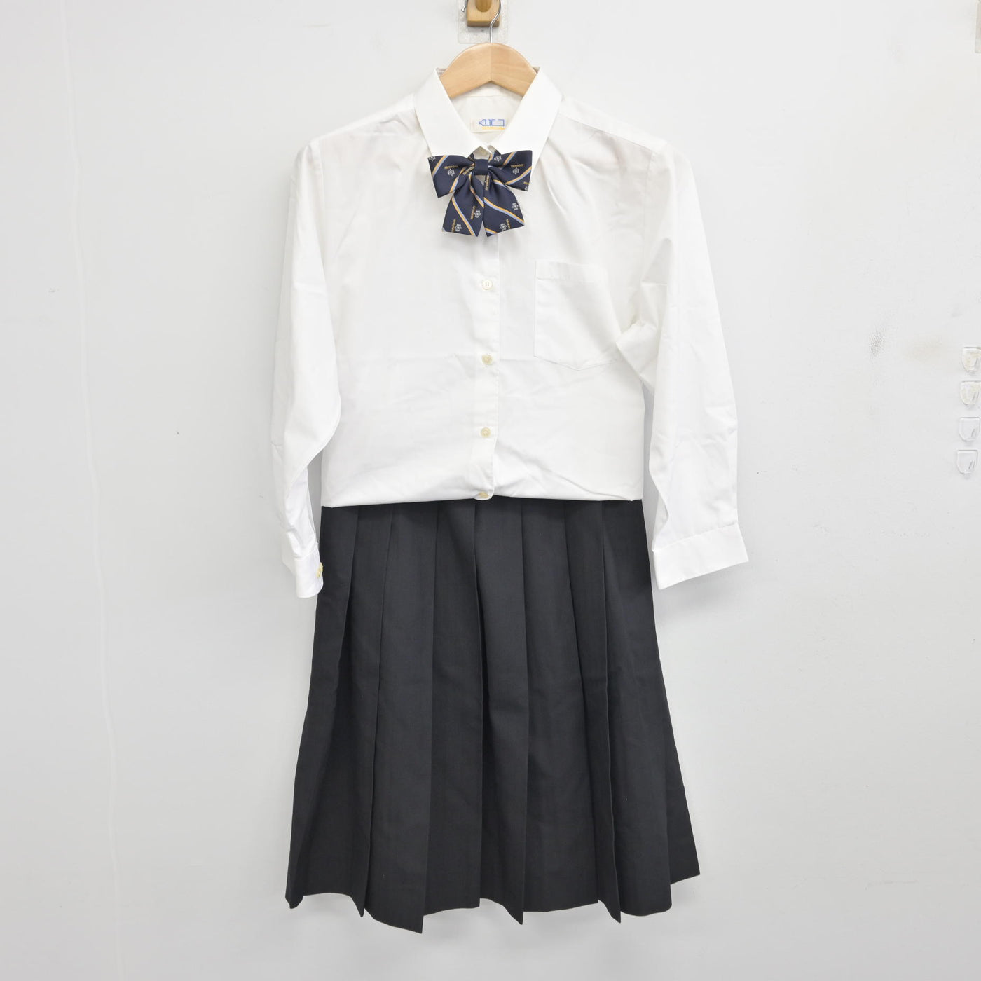 【中古】大阪府 天王寺高等学校 女子制服 5点 (ブレザー・シャツ・スカート) sf091201