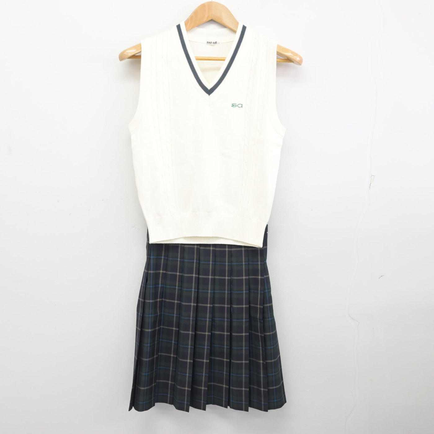 【中古】 自然学園高等学校 女子制服 2点 (ニットベスト・スカート) sf091255
