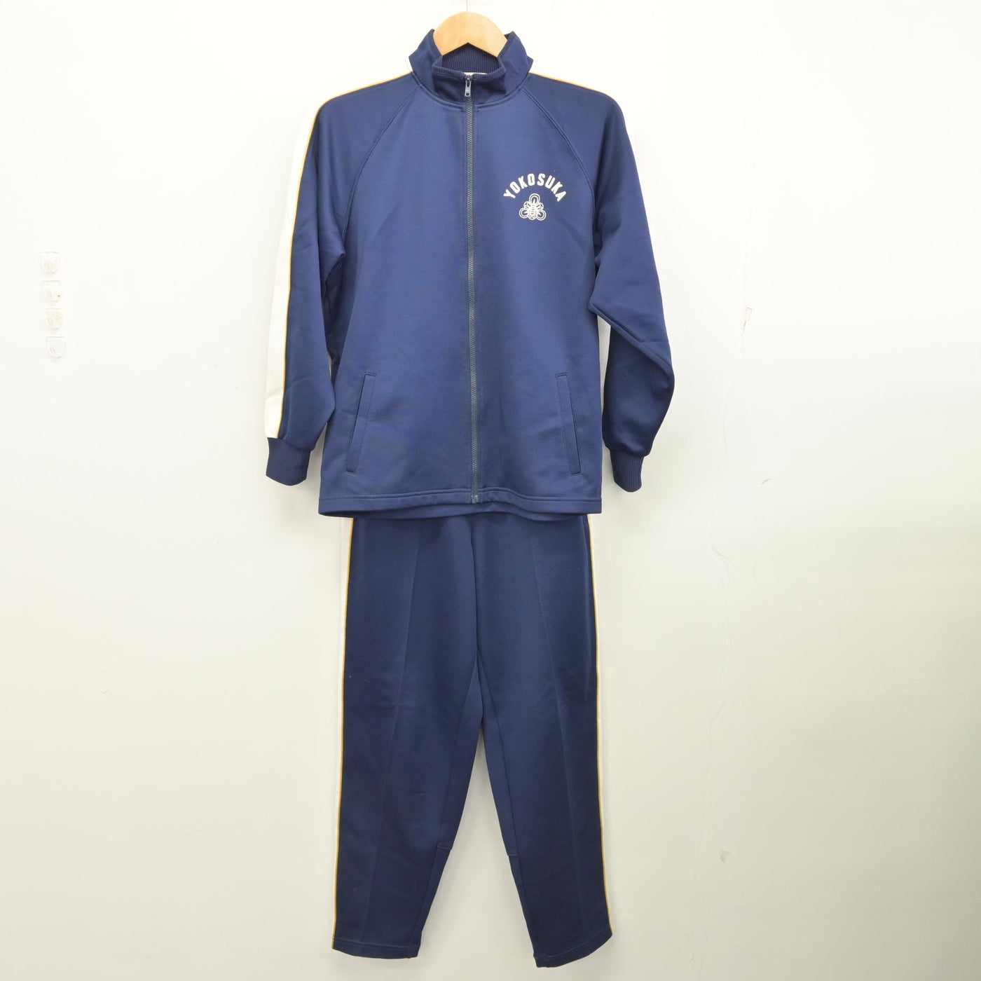 【中古】神奈川県 横須賀高等学校 女子制服 3点 (ジャージ 上・体操服 下・ジャージ 下) sf091256