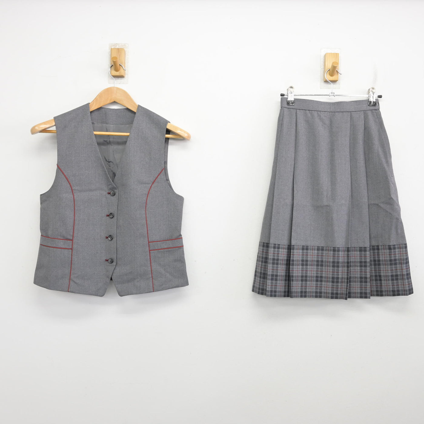 【中古】神奈川県 北鎌倉女子学園中学校?高等学校 女子制服 2点 (ベスト・スカート) sf091259