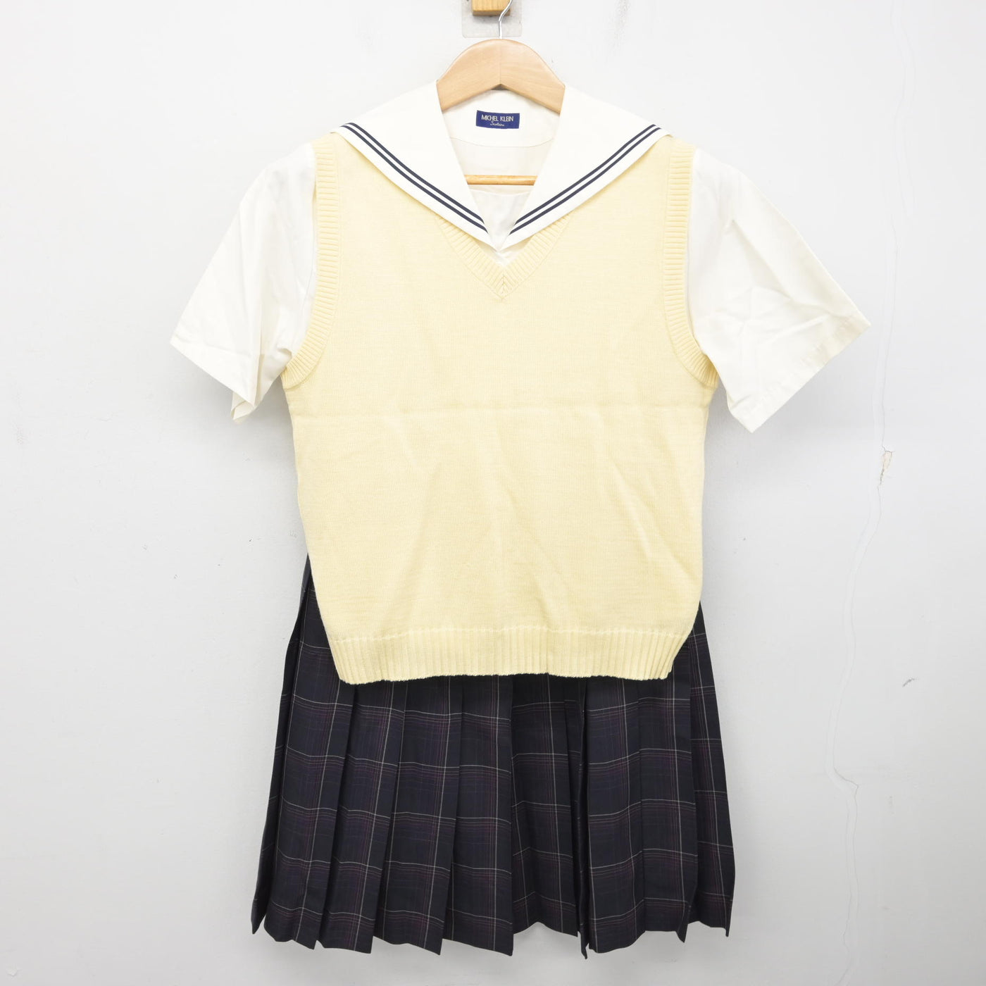 【中古】愛知県 桜花学園高等学校 女子制服 3点 (ニットベスト・セーラー服・スカート) sf091290